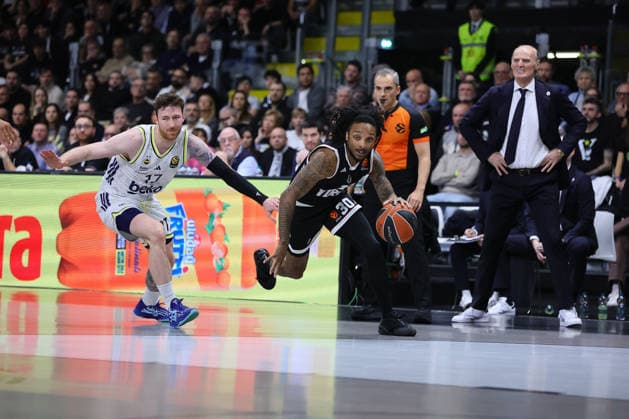 30 Matthew MORGAN Virtus Bologna BASKETBALL - ITALIAN SERIE A Virtus Bologna vs Fenerbahce Beko Istanbul 21-01-2026 17 Onuralp Bitim Fenerbahce Beko Istanbul BASKETBALL - ITALIAN SERIE A Virtus Bologna vs Fenerbahce Beko Istanbul 21-01-2026 during Virtus Bologna vs Fenerbahce Beko Istanbul, Basketball Euroleague match in Bologna, Italy, January 21 2026  Copyright: xValentinoxOrsini IPAxSportx xipa-agency.netx xx IPA_70388047 IPA_Agency_IPA70388047