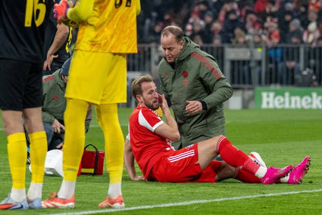 Harry Kane 9 FC Bayern Muenchen we treated briefly on the pitch, FC Bayern Muenchen vs Royale Union Saint Gilloise, Football, UEFA Champions League, 7 Matchday, 21 01 2026 DFB regulations prohibit any use of photographs as image sequences and or quasi video Muenchen Bayern Germany Copyright: xkolbert-press UlrichxGamelx