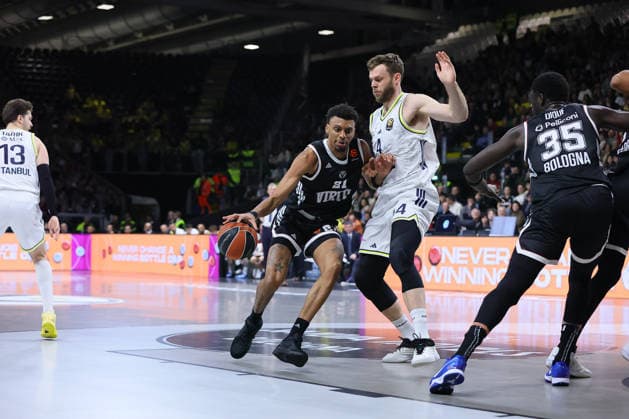21 Derrick ALSTON JR. Virtus Bologna BASKETBALL - ITALIAN SERIE A Virtus Bologna vs Fenerbahce Beko Istanbul 21-01-2026 04 Nicolo Melli Fenerbahce Beko Istanbul BASKETBALL - ITALIAN SERIE A Virtus Bologna vs Fenerbahce Beko Istanbul 21-01-2026 during Virtus Bologna vs Fenerbahce Beko Istanbul, Basketball Euroleague match in Bologna, Italy, January 21 2026  Copyright: xValentinoxOrsini IPAxSportx xipa-agency.netx xx IPA_70388068 IPA_Agency_IPA70388068