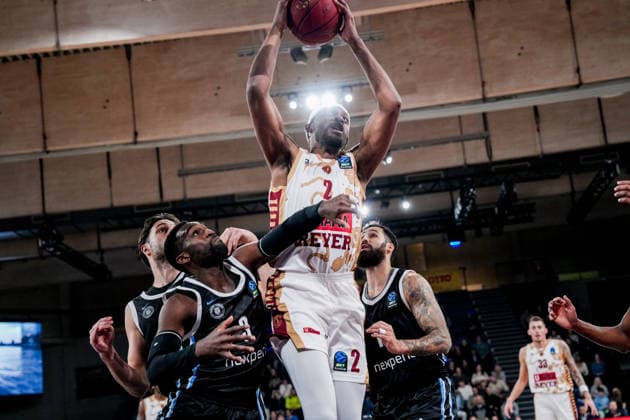 Germany Basketball EuroCup season 2025 26 15 Matchday Veolia Towers Hamburg vs Umana Reyer Venice Inselpark Arena Hamburg , Germany Basketball 2025 26 EuroCup season Round 15 Veolia Towers Hamburg vs Umana Reyer Venice Inselpark Arena Hamburg Chris Horton Umana Reyer Venezia, 2 , Osaro Jürgen Rich Veolia Towers Hamburg, 3 , Martin Breunig Veolia Towers Hamburg, 13 , Benedikt TurudiÄ‡ Veolia Towers Hamburg, 44 Copyright: xStefanxTrochax