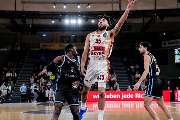 Germany Basketball EuroCup season 2025 26 15 Matchday Veolia Towers Hamburg vs Umana Reyer Venice Inselpark Arena Hamburg , Germany Basketball 2025 26 EuroCup season Round 15 Veolia Towers Hamburg vs Umana Reyer Venice Inselpark Arena Hamburg Denzel Valentine Umana Reyer Venezia, 45 , Benedikt TurudiÄ‡ Veolia Towers Hamburg, 44 , Osaro Jürgen Rich Veolia Towers Hamburg, 3 Copyright: xStefanxTrochax