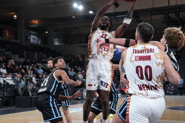 Germany Basketball EuroCup season 2025 26 15 Matchday Veolia Towers Hamburg vs Umana Reyer Venice Inselpark Arena Hamburg , Germany Basketball 2025 26 EuroCup season Round 15 Veolia Towers Hamburg vs Umana Reyer Venice Inselpark Arena Hamburg Jordan Parks Umana Reyer Venezia, 22 , Amedeo Tessitori Umana Reyer Venezia, 00 , Zacharie Perrin Veolia Towers Hamburg, 52 , Jan Niklas Wimberg Veolia Towers Hamburg, 17 , Kenneth Ogbe Veolia Towers Hamburg, 25 , Devon Daniels Veolia Towers Hamburg, 21 Copyright: xStefanxTrochax