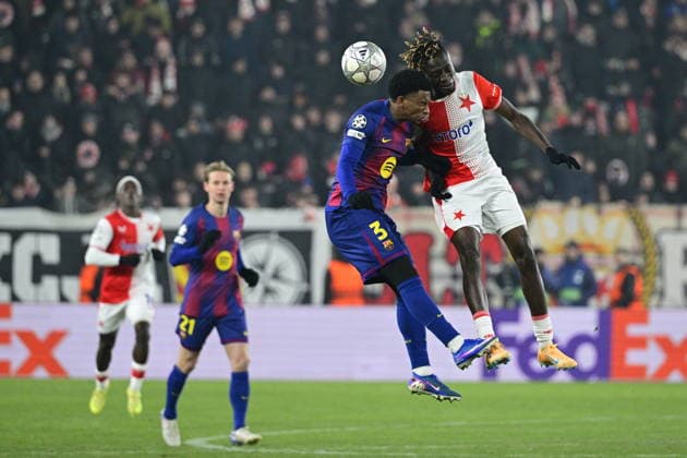 Alejandro Balde of Barcelona, left, and Youssoupha Sanyang of Slavia in action during the Champions League 7th round match Slavia Praha vs FC Barcelona, Barca in Pilsen, Czech Republic, January 21, 2026. (CTKxPhoto VitxSimanek) CTKPhotoP2026012110246  CTKPhotoP2026012110246