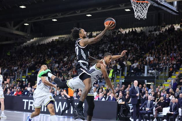 10 Melih Mahmutoglu Fenerbahce Beko Istanbul BASKETBALL - ITALIAN SERIE A Virtus Bologna vs Fenerbahce Beko Istanbul 21-01-2026 20 Devon Hall Fenerbahce Beko Istanbul BASKETBALL - ITALIAN SERIE A Virtus Bologna vs Fenerbahce Beko Istanbul 21-01-2026 during Virtus Bologna vs Fenerbahce Beko Istanbul, Basketball Euroleague match in Bologna, Italy, January 21 2026  Copyright: xValentinoxOrsini IPAxSportx xipa-agency.netx xx IPA_70388000 IPA_Agency_IPA70388000
