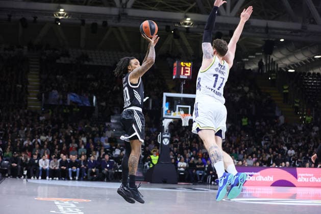 30 Matthew MORGAN Virtus Bologna BASKETBALL - ITALIAN SERIE A Virtus Bologna vs Fenerbahce Beko Istanbul 21-01-2026 17 Onuralp Bitim Fenerbahce Beko Istanbul BASKETBALL - ITALIAN SERIE A Virtus Bologna vs Fenerbahce Beko Istanbul 21-01-2026 during Virtus Bologna vs Fenerbahce Beko Istanbul, Basketball Euroleague match in Bologna, Italy, January 21 2026  Copyright: xValentinoxOrsini IPAxSportx xipa-agency.netx xx IPA_70388014 IPA_Agency_IPA70388014
