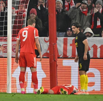 Harry Kane FC Bayern Muenchen FCB 09 angry at Raphael Guerreiro FC Bayern Muenchen FCB 22 gesture gesture FC Bayern Muenchen FCB vs R Union Saint Gilloise Matchday 7 21 01 2026 DFL REGULATIONS PROHIBIT ANY USE OF PHOTOGRAPHS AS IMAGE SEQUENCES AND OR QUASI VIDEO FC Bayern Muenchen FCB vs R Union Saint Gilloise