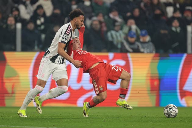 Turin, Italy, 21st January 2026. Lloyd Kelly of Juventus clasdhes with Gianluca Prestianni of SL Benfica during the Juventus vs Benfica UEFA Champions League match at Juventus Stadium, Turin. Picture credit should read: Jonathan Moscrop Sportimage EDITORIAL USE ONLY. No use with unauthorised audio, video, data, fixture lists, club league logos or live services. Online in-match use limited to 120 images, no video emulation. No use in betting, games or single club league player publications. SPI_012_JM_JUVE_BENFICA_UCL SPI-4420-0010