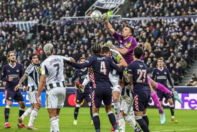 UEFA Champions League Matchday 7 of 8 Newcastle United v PSV Eindhoven Newcastle Untied goalkeeper Nick Pope punches clear during the UEFA Champions League Matchday 7 of 8 Newcastle United v PSV Eindhovenn at St. James s Park, Newcastle, United Kingdom, 21st January 2026 (Photo by Mark Cosgrove News Images) Newcastle St. James s Park Tyne and Wear United Kingdom Copyright: xMarkxCosgrove NewsxImagesx