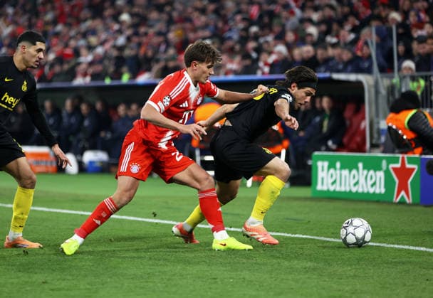 Football, Men, Champions League, Season 2025 2026, FC Bayern München Royale Union Saint Gilloise, Matchday 7, Allianz Arena Tom Bischof FC Bayern München left with Kevin Mac Allister Union Saint Gilloise right in a duel for the ball