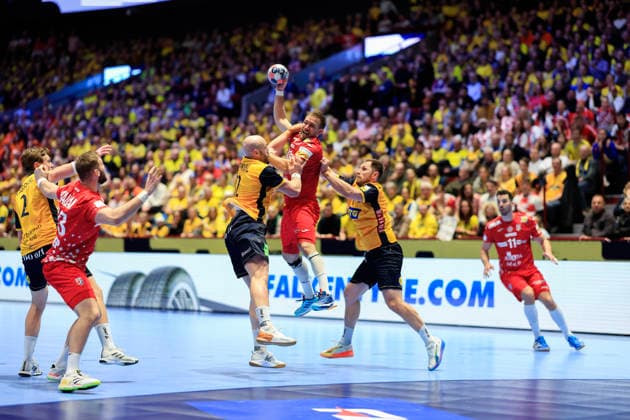 MALMÖ, SWEDEN 20260121 Sweden s Oliver Wigmark and Albin Lagergren try to stop Croatia s Luka Cindric during the group stage match of the European Handball Championship Group E between Sweden and Croatia at Malmö Arena, Malmö, Sweden, January 21, 2026 MALMÖ SWEDEN x10600x  Copyright: xAndreasxHillergren TTx EUROPEAN HANDBALL CHAMPIONSHIP 2026 SWEDEN-CROATIA
