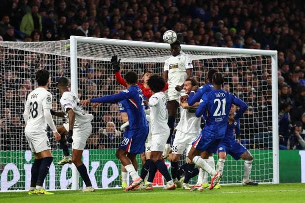 Derrick Luckassen of Pafos heads clear Chelsea v Pafos, UEFA Champions League, Group Stage, Football, Stamford Bridge, London, UK - 21 Jan 2026London Stamford Bridge United Kingdom EDITORIAL USE ONLY No use with unauthorised audio, video, data, fixture lists, club league logos or live services. Online in-match use limited to 120 images, no video emulation. No use in betting, games or single club league player publications. Copyright: xSimonxDael Shutterstockx 16348356x