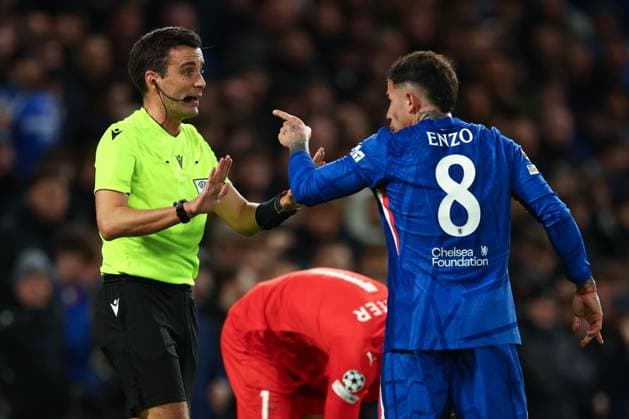 Enzo Fernandez of Chelsea gestures to match referee Erik Lambrechts Chelsea v Pafos, UEFA Champions League, Group Stage, Football, Stamford Bridge, London, UK - 21 Jan 2026London Stamford Bridge United Kingdom EDITORIAL USE ONLY No use with unauthorised audio, video, data, fixture lists, club league logos or live services. Online in-match use limited to 120 images, no video emulation. No use in betting, games or single club league player publications. Copyright: xSimonxDael Shutterstockx 16348356r