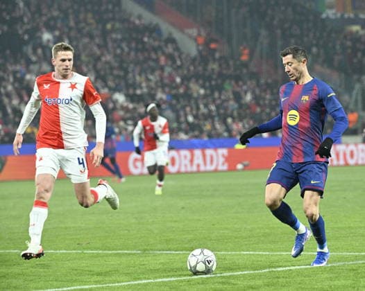 David Zima of Slavia, left, and Robert Lewandowski of Barcelona in action during the Champions League 7th round match Slavia Praha vs FC Barcelona, Barca in Pilsen, Czech Republic, January 21, 2026. (CTKxPhoto MichalxKrumphanzl) CTKPhotoP2026012110404  CTKPhotoP2026012110404
