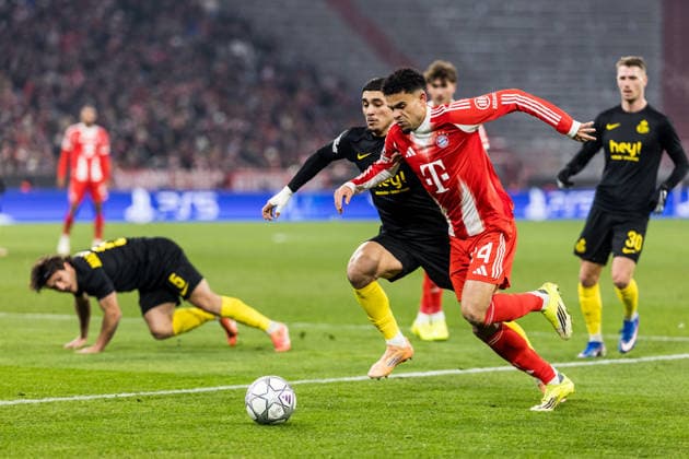 MUNICH, GERMANY - JANUARY 21: Luis Diaz (FC Bayern Muenchen, 14) controls the ball against Anan Khalaili (Royale Union Saint-Gilloise, 25) during the UEFA Champions League match between FC Bayern Munich vs. Royale Union Saint-Gilloise at Allianz Arena on matchday 7 of the UEFA Champions League Season 2025 26 on January 21, 2025 in Munich, Germany. Bavaria Germany Copyright: xSteffiexWunderlx