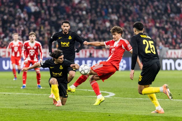 MUNICH, GERMANY - JANUARY 21: Tom Bischof (FC Bayern Muenchen, 20) tries to score against Kevin Mac Allister (Royale Union Saint-Gilloise, 5) during the UEFA Champions League match between FC Bayern Munich vs. Royale Union Saint-Gilloise at Allianz Arena on matchday 7 of the UEFA Champions League Season 2025 26 on January 21, 2025 in Munich, Germany. Bavaria Germany Copyright: xSteffiexWunderlx