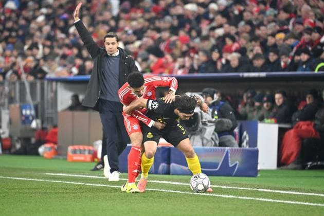 Luis DIAZ Bayern Muenchen , action,duel against Kevin MacAllister Saint Gilloise , hi coach David HUBERT Saint Gilloise Football Champions League,season 2025 26, league phase FC Bayern Muenchen Royale Union Saint Gilloise on 21 01 2026
