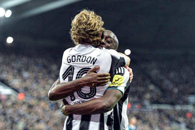 Newcastle United v PSV Eindhoven UEFA Champions League Anthony Gordon of Newcastle United scores his teams second goal and celebrates his goal with Yoane Wissa during the UEFA Champions League match at St. James s Park, Newcastle 21 01 2026 UK Newspapers OUT Copyright: xJamiexJohnstonx FIL-22840-0109