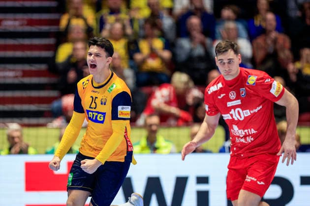 MALMÖ, SWEDEN 20260121 Sweden s Nikola Roganovic and Croatia s Josip Simic during the group stage match of the European Handball Championship Group E between Sweden and Croatia at Malmö Arena, Malmö, Sweden, January 21, 2026 MALMÖ SWEDEN x10600x  Copyright: xAndreasxHillergren TTx EUROPEAN HANDBALL CHAMPIONSHIP 2026 SWEDEN-CROATIA