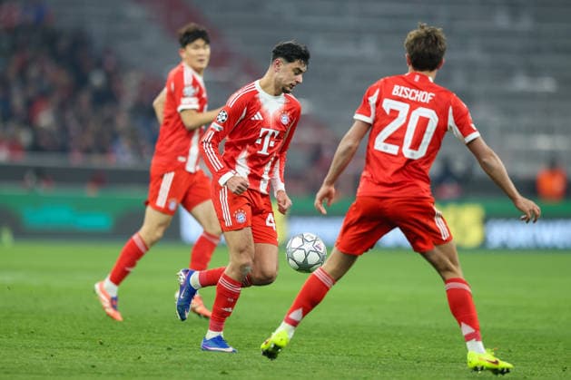 Aleksandar Pavlovic FC Bayern Muenchen, 45 with Tom Bischof FC Bayern Muenchen, 20 and Minjae Kim FC Bayern Muenchen, 03 , GER, FC Bayern Muenchen vs Royale Union Saint Gilloise, Football, UEFA Champions League, League Phase, Matchday 7, 2025 2026 season, 21 01 2026, GER, FC Bayern Muenchen vs Royale Union Saint Gilloise, Football, UEFA Champions League, League Phase, Matchday 7, 2025 2026 season, 21 01 2026 Muenchen Copyright: xEibner-Pressefoto JennixMaulx EP_JML