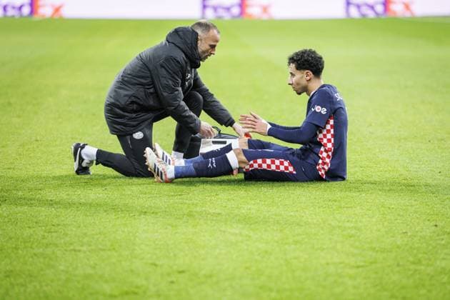 NEWCASTLE - Anass Salah-Eddine of PSV Eindhoven is injured on the ground during the UEFA Champions League match between Newcastle United FC and PSV Eindhoven at St. James Park Stadium on January 21, 2026, in Newcastle, United Kingdom. SEM VAN DER WAL ANP UEFA Champions League 2025-2026 xVIxANPxSportx xxANPxIVx 548188844 originalFilename: 548188844.jpg