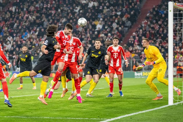 Raphael Guerreiro 22 FC Bayern Muenchen header towards goal, Kjell Scherpen 37 Royale Union Saint Gilloise , FC Bayern Muenchen vs Royale Union Saint Gilloise, Football, UEFA Champions League, Matchday 7, 21 01 2026 DFB regulations prohibit any use of photographs as image sequences and or quasi video Muenchen Bayern Germany Copyright: xkolbert-press UlrichxGamelx