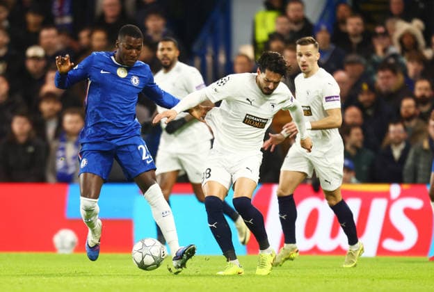 Chelsea v Pafos, UEFA Champions League, Stamford Bridge, London, UK - 21 01 2026 MoisÃ s Caicedo of Chelsea and Pepe of Pafos challenge for the ball during the UEFA Champions League game at Stamford Bridge London Stamford Bridge London GBR, UK NEWSPAPERS OUT Copyright: xMarkxGreenwoodx