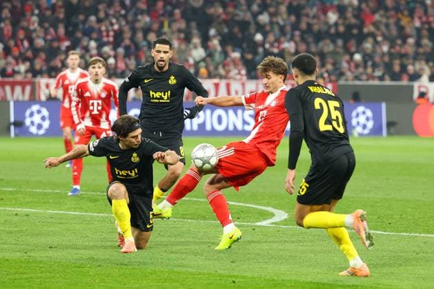 in duel, action, with Kevin Mac Allister 5 Royale Union Saint Gilloise , Tom Bischof 20 FC Bayern Muenchen , FC Bayern Muenchen vs Royale Union Saint Gilloise, Football, Champions League, Matchday 7, 21 01 2026 Muenchen Bayern Germany Copyright: xkolbert-press ChristianxKolbertx
