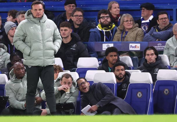 London, England, 21st January 2026. Liam Rosenior manager of Chelsea (C) reacts during the Chelsea vs Pafos FC UEFA Champions League match at Stamford Bridge, London. Picture credit should read: David Klein Sportimage EDITORIAL USE ONLY. No use with unauthorised audio, video, data, fixture lists, club league logos or live services. Online in-match use limited to 120 images, no video emulation. No use in betting, games or single club league player publications. SPI_036_DK_CHELSEA_PAFOS SPI-4466-0036