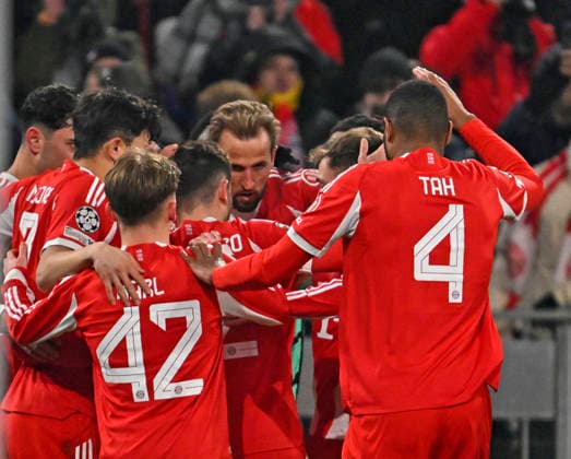 21 01 2026, Football UEFA Championsleague 2025 2026 Preliminary Round 7 Matchday, FC Bayern München Union Saint Gilloise, in der Allianz Arena München Trojubel der Bayern DFL and DFB regulations prohibit any use of photographs as image sequences and or quasi video