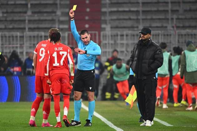 Bayern Munchen v Royale Union Saint-Gilloise - UEFA Champions League MUNICH, GERMANY - JANUARY 21 : Kompany Vincent coach of Bayern Munchen watching Olise Michael midfielder of Bayern Munchen receiving a yellow card from referee Rade Obrenovic (SVN) during the UEFA Champions League 2025 26 League Phase MD7 match between FC Bayern Munchen and Royale Union Saint-Gilloise on January 21, 2026 in Munich, Germany, 21 01 2026 Munich Germany  Copyright: xVincentxKalutx