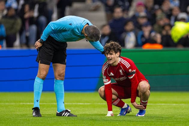 Football - UEFA Champions League - League Phase - Olympique de Marseille v Liverpool FC MARSEILLE, FRANCE - Wednesday, January 21, 2026: Referee Slavko VinÄiÄ‡ speaks to Liverpool s Milos Kerkez (R) during the UEFA Champions League match between Olympique de Marseille and Liverpool FC at the Stade VÃ lodrome. (Photo by David Rawcliffe Propaganda) MARSEILLE Stade VÃ lodrome BOUCHES-DU-RHÃ NE FRANCE  Copyright: xDavidxRawcliffex P2026-01-21-Marseille_Liverpool-96