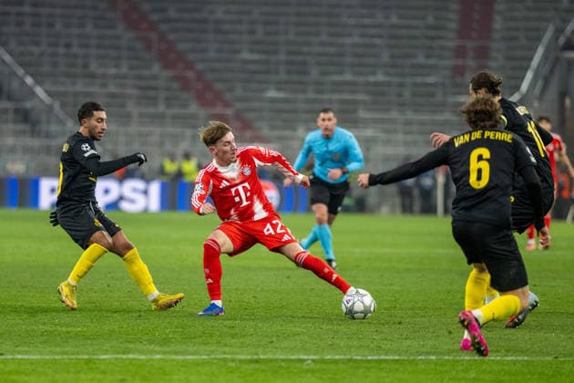 Guliherme Smith 11 Royale Union Saint Gilloise , Karl Lennart 42 FC Bayern Muenchen , FC Bayern Muenchen vs Royale Union Saint Gilloise, Football, UEFA Champions League, Matchday 7, 21 01 2026 DFB regulations prohibit any use of photographs as image sequences and or quasi video Muenchen Bayern Germany Copyright: xkolbert-press UlrichxGamelx