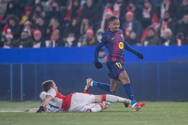 David Doudera and Raphinha during UEFA Champions league match, SK Slavia Praha - FC Barcelona, Barca , 21 january 2026, Fortuna Arena, Praha, Czech republic Copyright: xMICHALxFAJT,ZOSPORTU.SKx MAR_0013