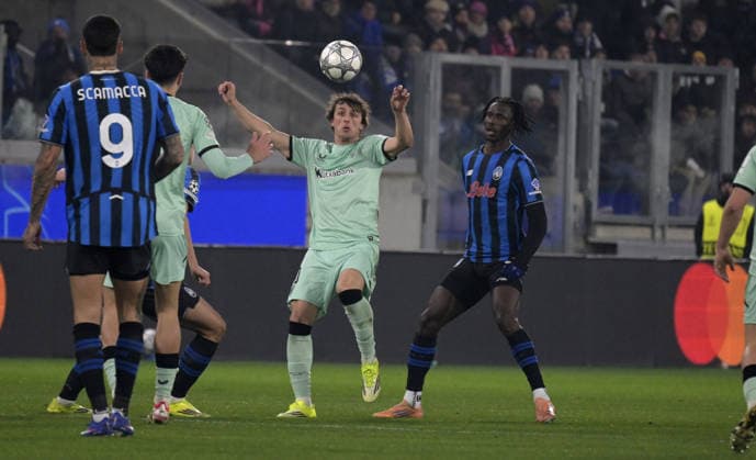 Foto IPP Paolo Bona Bergamo 21 01 2026 UEFA Champions League di Calcio stagione 2025 2026 partita Atalanta-Atletico Bilbao Nella foto Unai Gomez e Odilon Kossounou Italy Photo Press Worldwide Copyright italy Italy ITALY  Copyright: xR4924_italyphotopressx