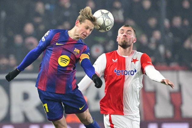 Frankie de Jong of Barcelona, left, and Tomas Chory of Slavia in action during the Champions League 7th round match Slavia Praha vs FC Barcelona, Barca in Pilsen, Czech Republic, January 21, 2026. (CTKxPhoto VitxSimanek) CTKPhotoP2026012110793  CTKPhotoP2026012110793