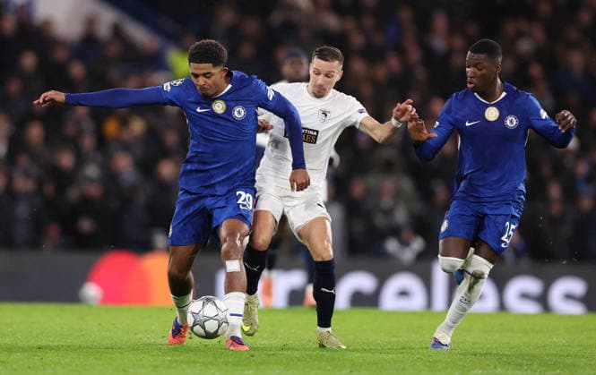 London, England, 21st January 2026. Mislav Orsic of Pafos FC (C) is challenged by Wesley Fofana of Chelsea (L) and Moises Caicedo of Chelsea during the Chelsea vs Pafos FC UEFA Champions League match at Stamford Bridge, London. Picture credit should read: David Klein Sportimage EDITORIAL USE ONLY. No use with unauthorised audio, video, data, fixture lists, club league logos or live services. Online in-match use limited to 120 images, no video emulation. No use in betting, games or single club league player publications. SPI_039_DK_CHELSEA_PAFOS SPI-4466-0039