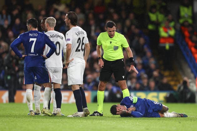 Chelsea v Pafos, Champions League Enzo Fernandez of Chelsea is injured during the Champions League match between Chelsea and Pafos at Stamford Bridge, London, UK on 21 January 2026. London Stamford Bridge Greater London UK Editorial use only , Copyright: xPaulxPhelanx PSI-23600-0031