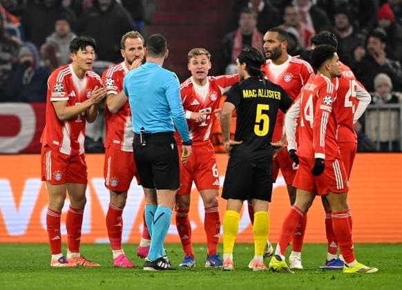 Referee Referee Rade Obrenovic SVN shows Min jae Kim FC Bayern Muenchen FCB 03 yellow red card sending off horror Harry Kane FC Bayern Muenchen FCB 09 Joshua Kimmich FC Bayern Muenchen FCB 06 FC Bayern Muenchen FCB vs R Union Saint Gilloise Matchday 7 21 01 2026 DFL REGULATIONS PROHIBIT ANY USE OF PHOTOGRAPHS AS IMAGE SEQUENCES AND OR QUASI VIDEO FC Bayern Muenchen FCB vs R Union Saint Gilloise