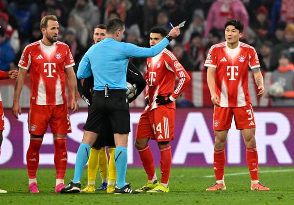 Referee Referee Rade Obrenovic SVN shows Min jae Kim FC Bayern Muenchen FCB 03 yellow red card sending off horror Harry Kane FC Bayern Muenchen FCB 09 FC Bayern Muenchen FCB vs R Union Saint Gilloise Matchday 7 21 01 2026 DFL REGULATIONS PROHIBIT ANY USE OF PHOTOGRAPHS AS IMAGE SEQUENCES AND OR QUASI VIDEO FC Bayern Muenchen FCB vs R Union Saint Gilloise