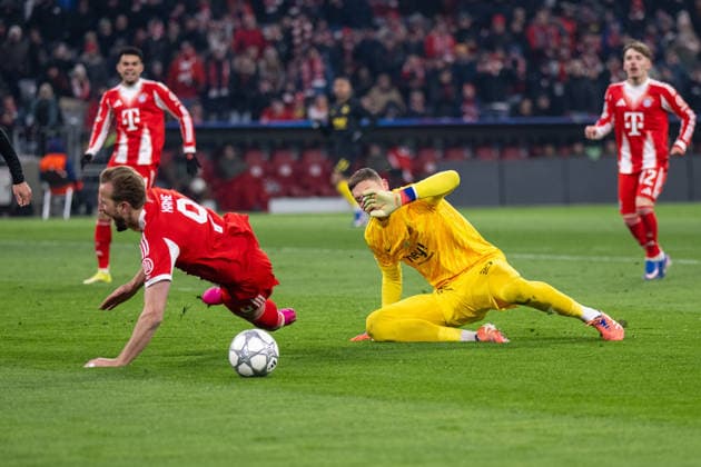 Harry Kane 9 FC Bayern Muenchen we fouled by Kjell Scherpen 37 Royale Union Saint Gilloise in the penalty area, penalty, FC Bayern Muenchen vs Royale Union Saint Gilloise, Football, UEFA Champions League, Matchday 7, 21 01 2026 DFB regulations prohibit any use of photographs as image sequences and or quasi video Muenchen Bayern Germany Copyright: xkolbert-press UlrichxGamelx