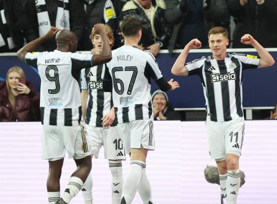 Newcastle Upon Tyne, England, 21st January 2026. Harvey Barnes of Newcastle United (r) celebrate scoring the third goal during the Newcastle United vs PSV Eindhoven UEFA Champions League match at St. James Park, Newcastle Upon Tyne. Picture credit should read: Nigel Roddis Sportimage EDITORIAL USE ONLY. No use with unauthorised audio, video, data, fixture lists, club league logos or live services. Online in-match use limited to 120 images, no video emulation. No use in betting, games or single club league player publications. SPI_050_NR_NEWC_PSV SPI-4467-0051