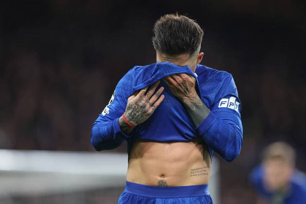 Chelsea gegen Pafos 21. Januar 2026, London UEFA Champions League Fußball, Gruppenphase Chelsea gegen Pafos Enzo Fernandez von Chelsea wischt sich das Gesicht an seinem Trikot ab Foto Charlotte Wilson Offside London UK  Copyright: xCharlottexWilsonx xOffsidexOffside