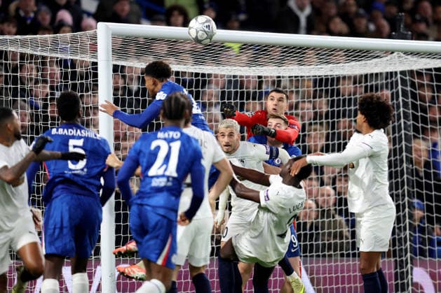 Chelsea gegen Pafos 21. Januar 2026, London UEFA Champions League Fußball, Gruppenphase Chelsea gegen Pafos Pafos-Torwart Jay Gorter stößt den Ball ab Foto Charlotte Wilson Abseits London UK  Copyright: xCharlottexWilsonx xOffsidexOffside