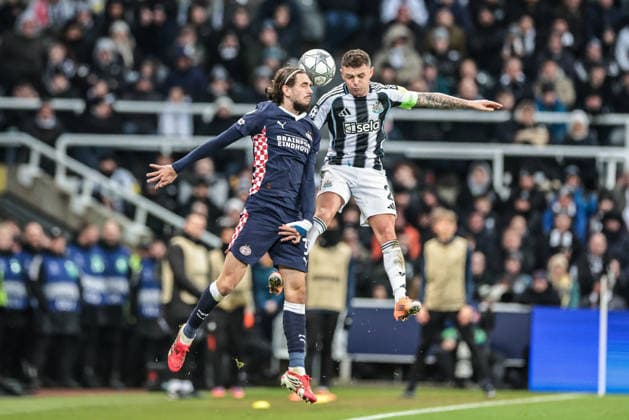 UEFA Champions League Matchday 7 of 8 Newcastle United v PSV Eindhoven Kieran Trippier of Newcastle Untied jumps up to win the high ball during the UEFA Champions League Matchday 7 of 8 Newcastle United v PSV Eindhovenn at St. James s Park, Newcastle, United Kingdom, 21st January 2026 (Photo by Mark Cosgrove News Images) Newcastle St. James s Park Tyne and Wear United Kingdom Copyright: xMarkxCosgrove NewsxImagesx