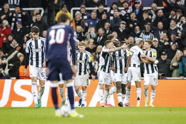 NEWCASTLE - (l-r) Lewis Miley of Newcastle United FC, Lewis Hall of Newcastle United FC, Kieran Trippier of Newcastle United FC, Yoane Wissa of Newcastle United FC, Joelinton of Newcastle United FC, and Harvey Barnes of Newcastle United FC celebrate the 3-0 goal during the UEFA Champions League match between Newcastle United FC and PSV Eindhoven at St. James Park Stadium on January 21, 2026, in Newcastle, United Kingdom. SEM VAN DER WAL ANP UEFA Champions League 2025-2026 xVIxANPxSportx xxANPxIVx 548190633 originalFilename: 548190633.jpg