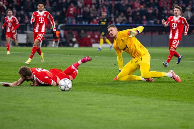 Harry Kane 9 FC Bayern Muenchen we fouled by Kjell Scherpen 37 Royale Union Saint Gilloise in the penalty area, penalty, FC Bayern Muenchen vs Royale Union Saint Gilloise, Football, UEFA Champions League, Matchday 7, 21 01 2026 DFB regulations prohibit any use of photographs as image sequences and or quasi video Muenchen Bayern Germany Copyright: xkolbert-press UlrichxGamelx