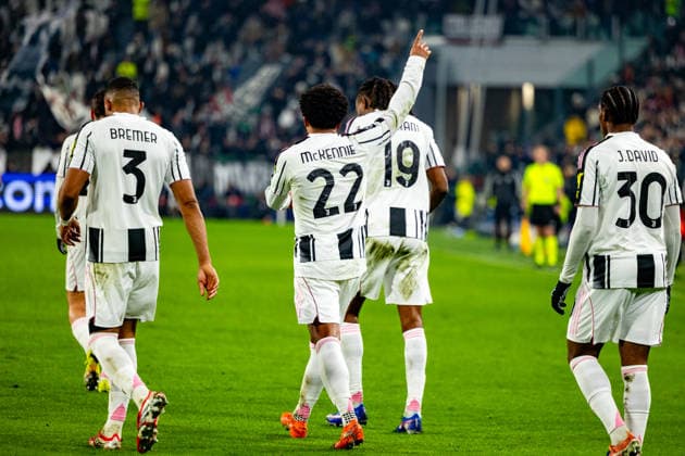 Weston McKennie celebrating during Champions League league phase game between Juventus FC and SL Benfica (Maciej Rogowski Ball Raw Images) Turin Juventus Stadium Italy Copyright: xMaciejxRogowskix ROG_JUVvsBEN-103
