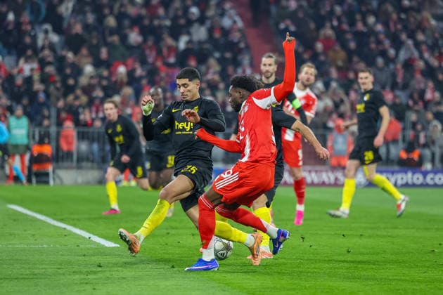 Alphonso Davies FC Bayern Muenchen, 19 with Anan Khalaili Royale Union Saint Gilloise, 25 , GER, FC Bayern Muenchen vs Royale Union Saint Gilloise, Football, UEFA Champions League, League Phase, Matchday 7, 2025 2026 Season, 21 01 2026, GER, FC Bayern Muenchen vs Royale Union Saint Gilloise, Football, UEFA Champions League, League Phase, Matchday 7, 2025 2026 Season, 21 01 2026 Muenchen Copyright: xEibner-Pressefoto JennixMaulx EP_JML
