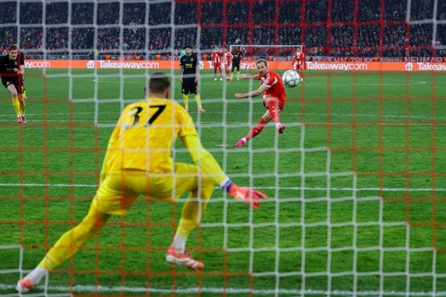 Harry Kane 9 FC Bayern Muenchen hits the post on penalty, FC Bayern Muenchen vs Royale Union Saint Gilloise, Football, Champions League, Matchday 7, 21 01 2026 Muenchen Bayern Germany Copyright: xkolbert-press ChristianxKolbertx