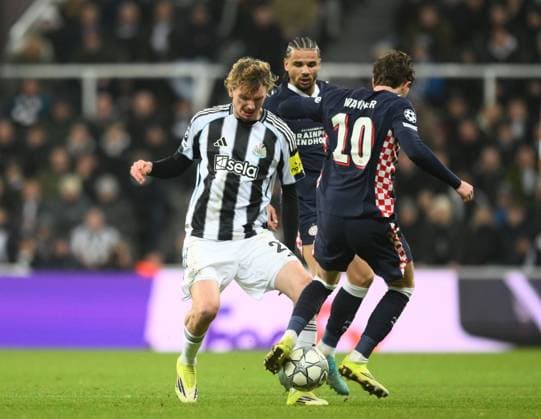 Nick Woltemade of Newcastle United (left) in action Newcastle United v PSV Eindhoven, UEFA Champions League, Group Stage, Football, St James Park, Newcastle, UK - 21 Jan 2026Newcastle St James Park United Kingdom EDITORIAL USE ONLY No use with unauthorised audio, video, data, fixture lists, club league logos or live services. Online in-match use limited to 120 images, no video emulation. No use in betting, games or single club league player publications. Copyright: xRichardxLee Shutterstockx 16348359bc
